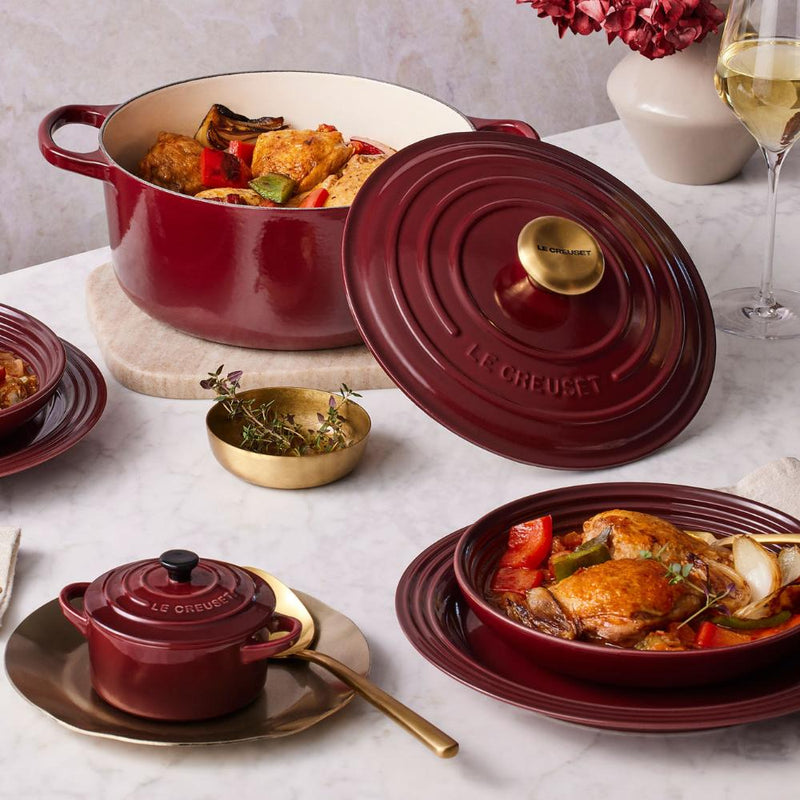 Le Creuset Signature Round Casserole - 24cm Garnet