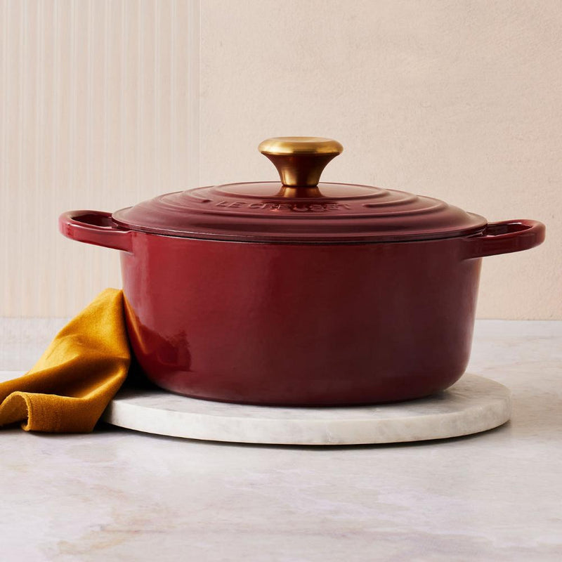 Le Creuset Signature Round Casserole - 24cm Garnet